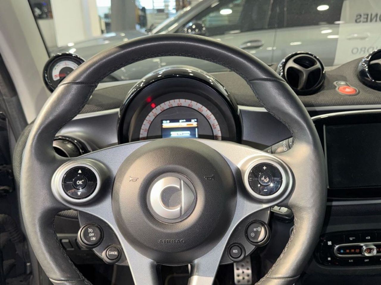 smart-fortwo-60kw81cv-eq-coupe-imagen-8