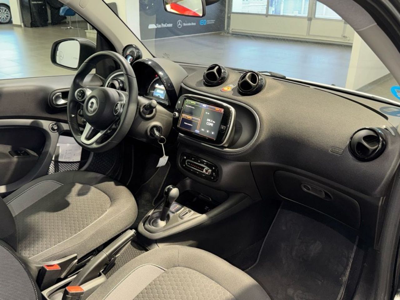 smart-fortwo-60kw81cv-eq-coupe-imagen-9