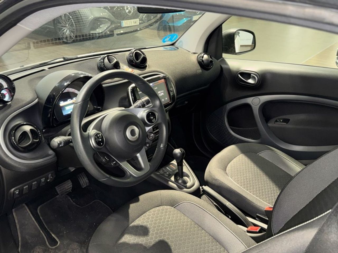 smart-fortwo-60kw81cv-eq-coupe-imagen-5