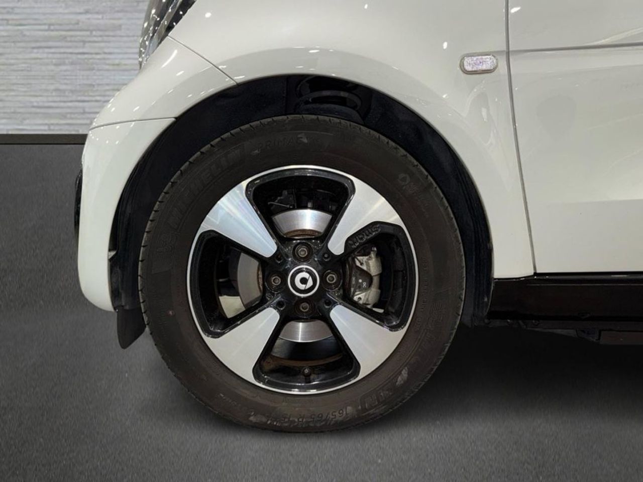 smart-fortwo-60kw81cv-eq-coupe-imagen-4