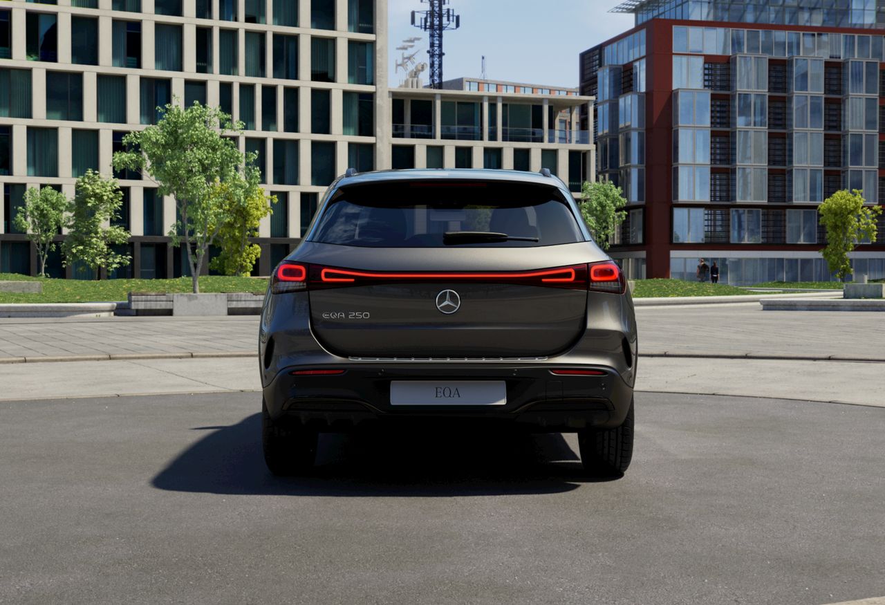 mercedes-eqa-250-amg-line-imagen-5