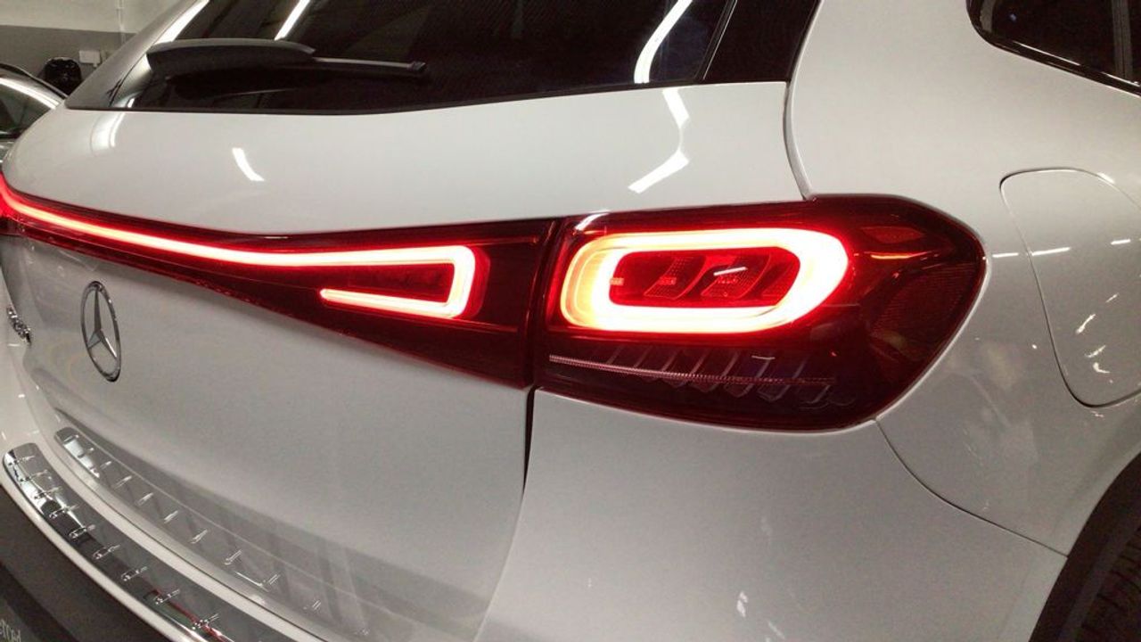 mercedes-eqa-250-amg-line-imagen-14