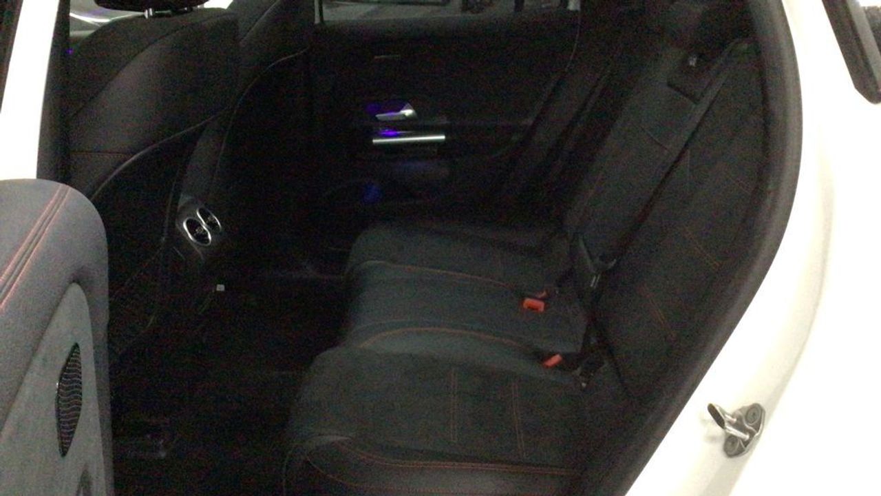 mercedes-eqa-250-amg-line-imagen-10