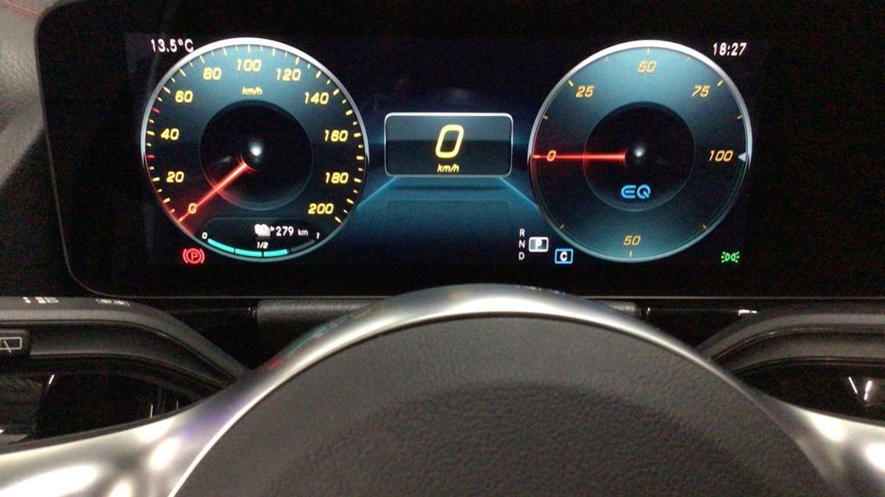 mercedes-eqa-250-amg-line-imagen-17