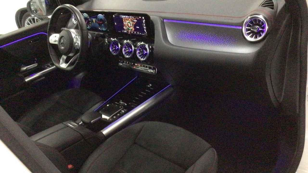 mercedes-eqa-250-amg-line-imagen-9