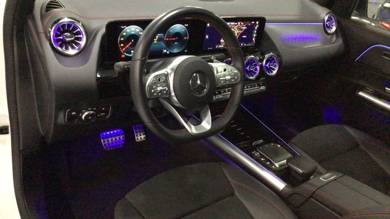 mercedes-eqa-250-amg-line-imagen-5