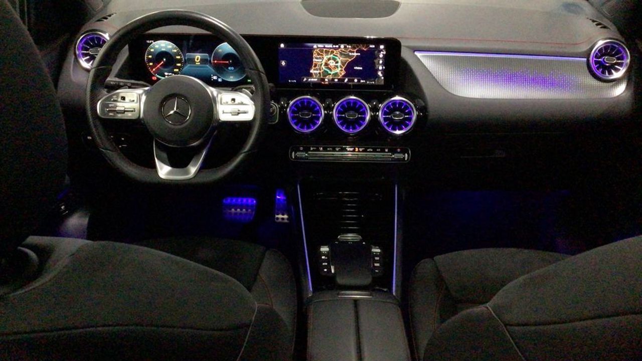 mercedes-eqa-250-amg-line-imagen-7