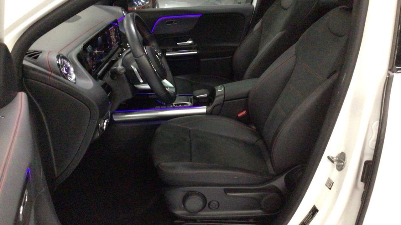 mercedes-eqa-250-amg-line-imagen-6