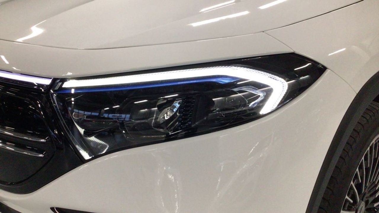 mercedes-eqa-250-amg-line-imagen-13