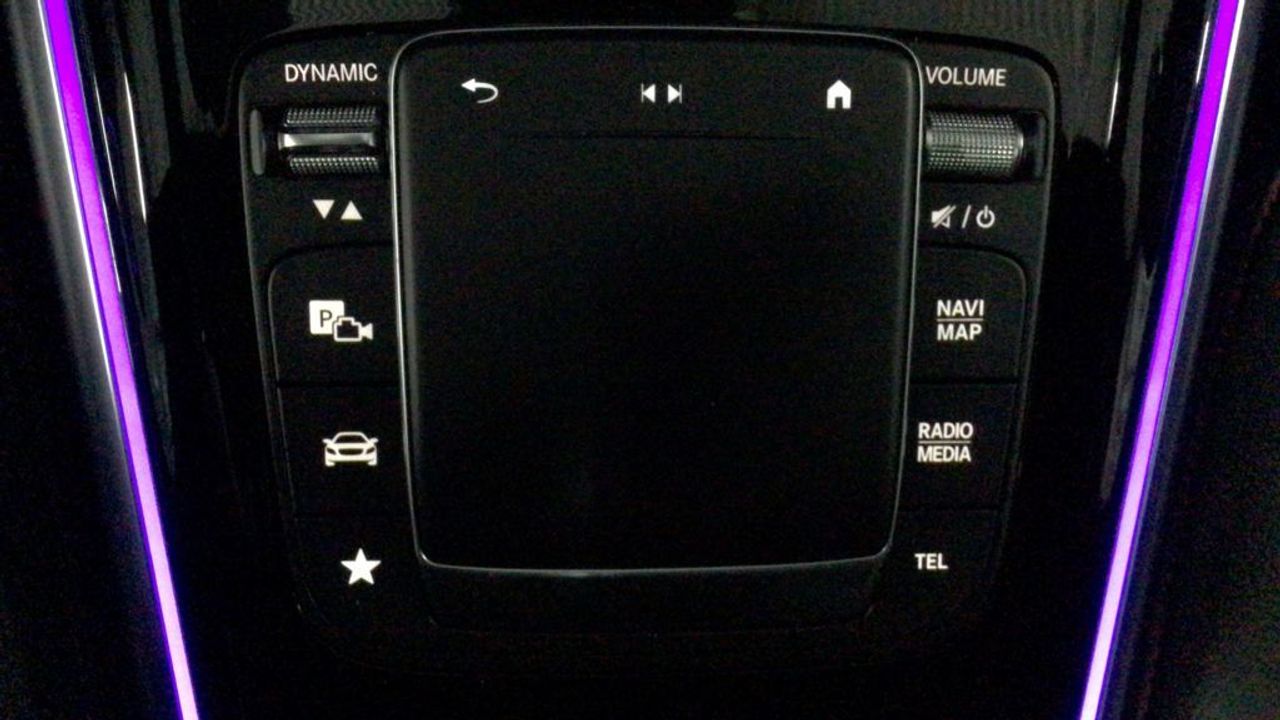 mercedes-eqa-250-amg-line-imagen-19