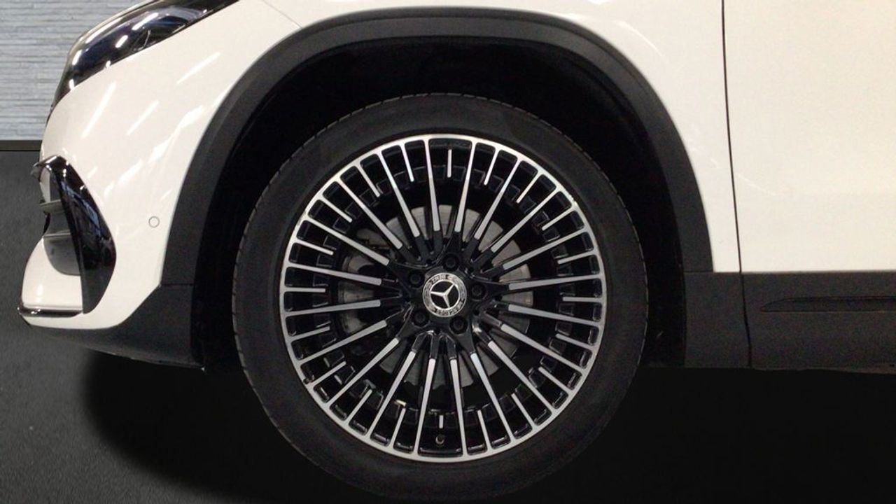 mercedes-eqa-250-amg-line-imagen-4