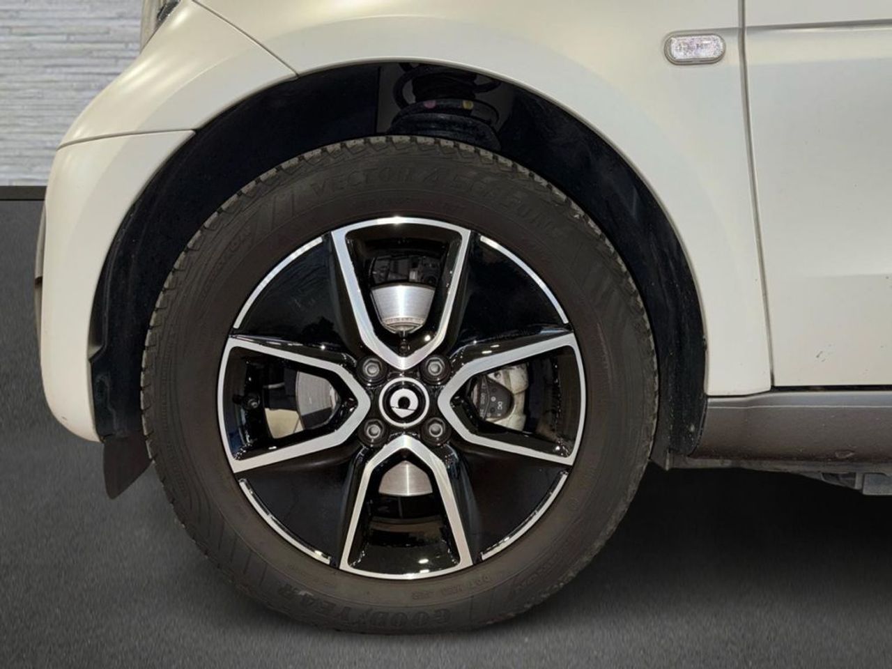 smart-fortwo-60kw81cv-eq-coupe-imagen-4