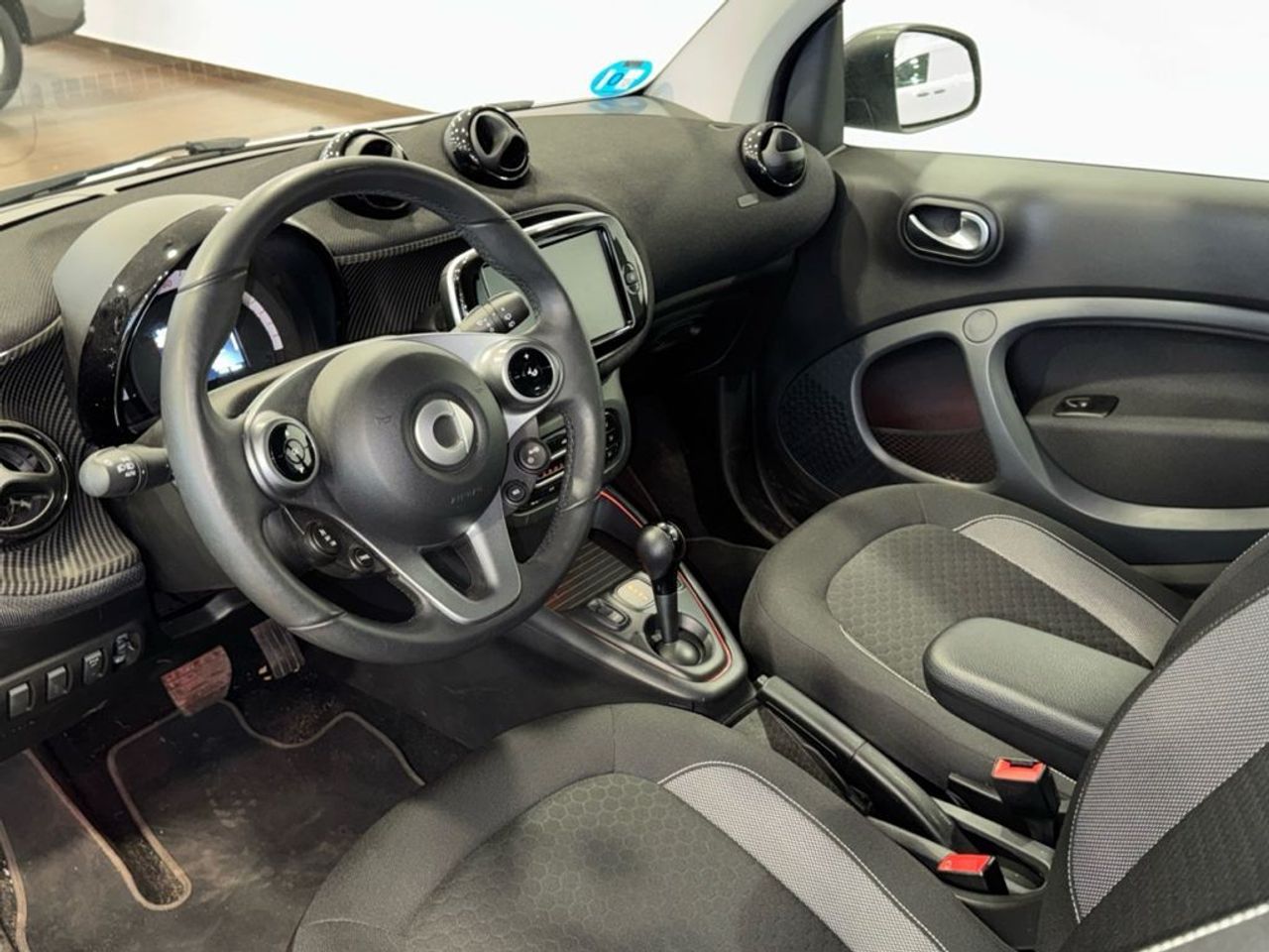 smart-fortwo-60kw81cv-eq-coupe-imagen-5