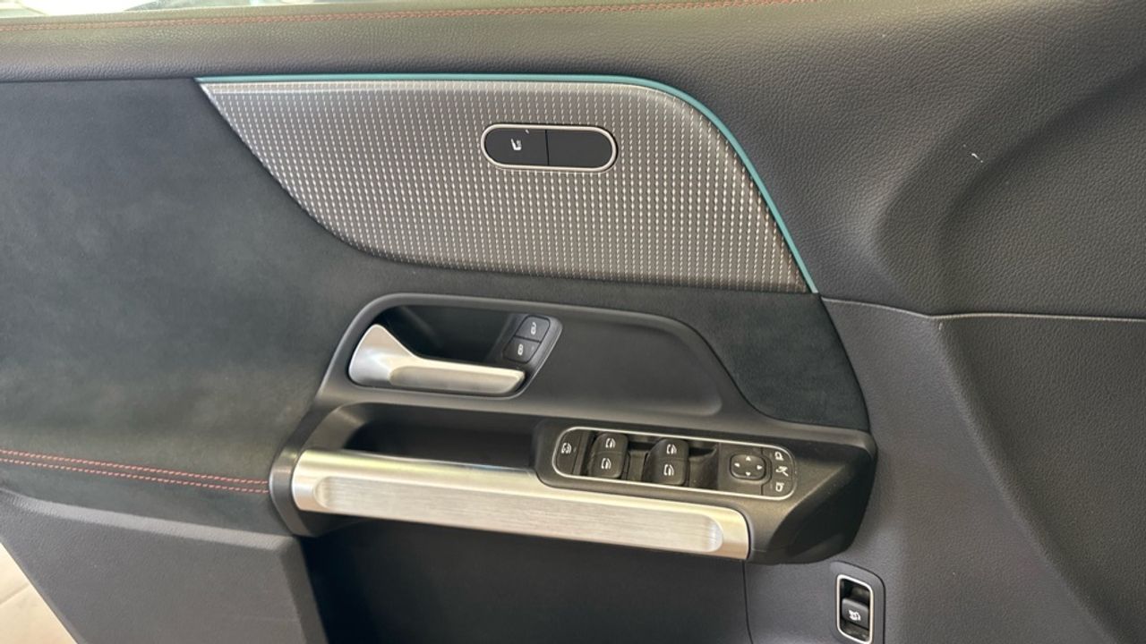 mercedes-eqb-eqb-300-4matic-imagen-21