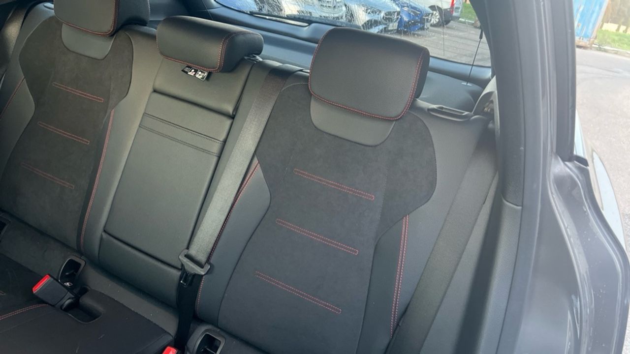 mercedes-eqa-250+-+-amg-line-imagen-10