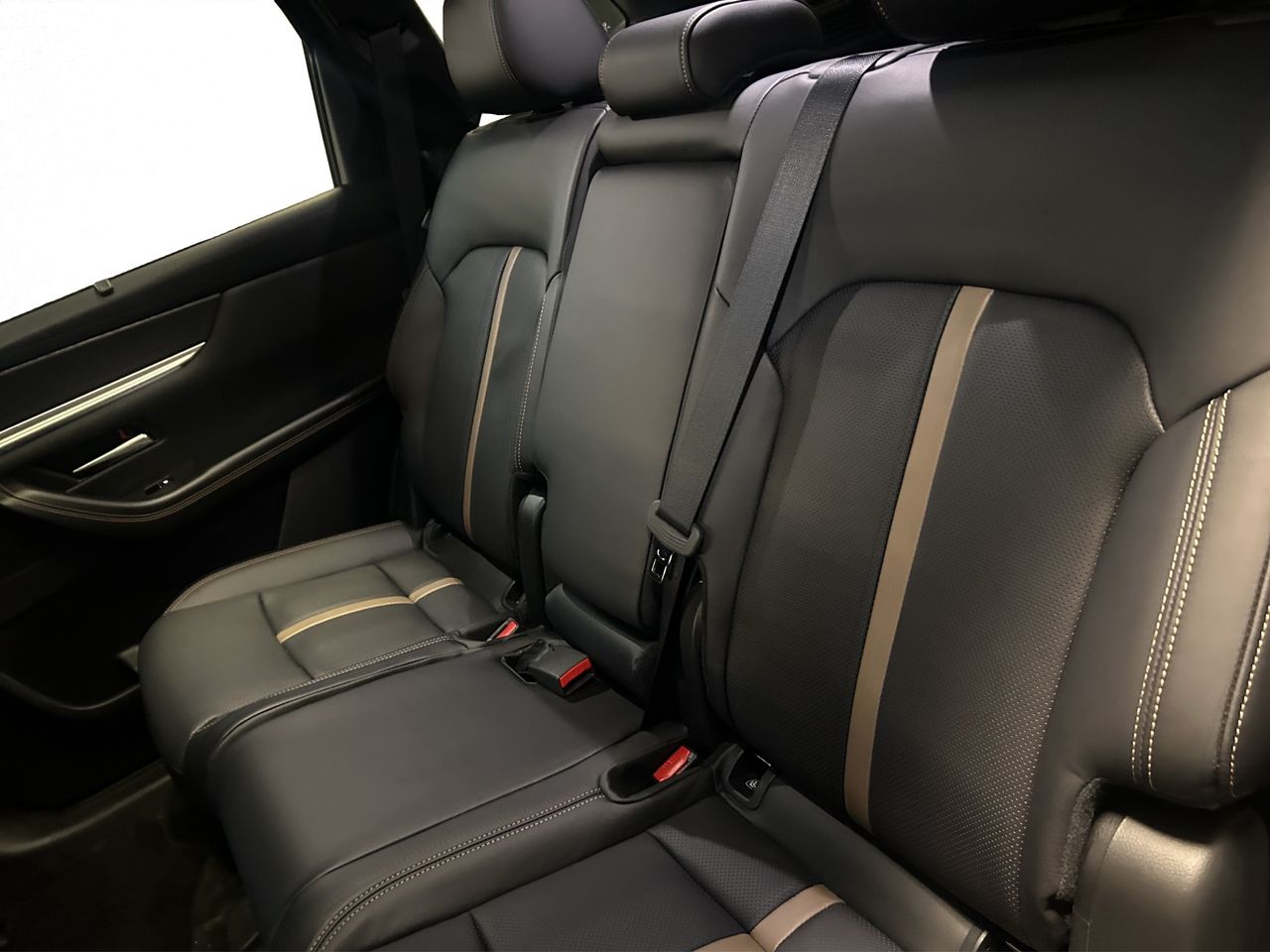 Mazda CX-80 3.3 E-SKYACTIV D254 MHEV HOMURA PLUS AWD 5P 7 Pl - foto 24