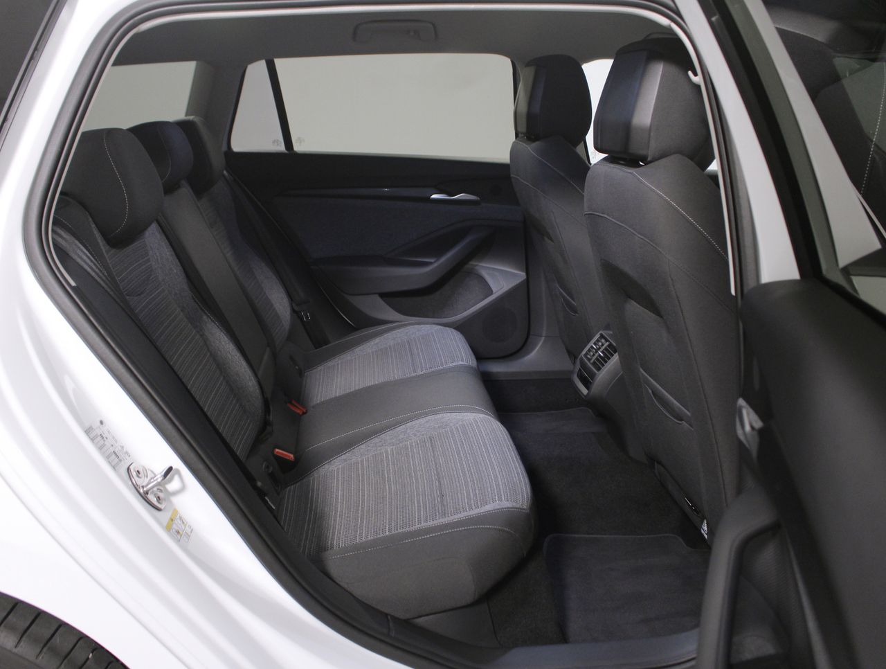 Skoda Superb COMBI SUPERB COMBI SELECTION 1,5 TSI M-HEV 110  - foto 6