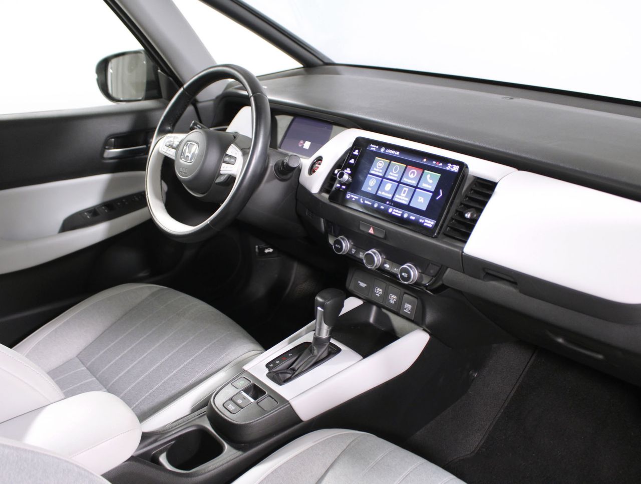 Vehicle image 15