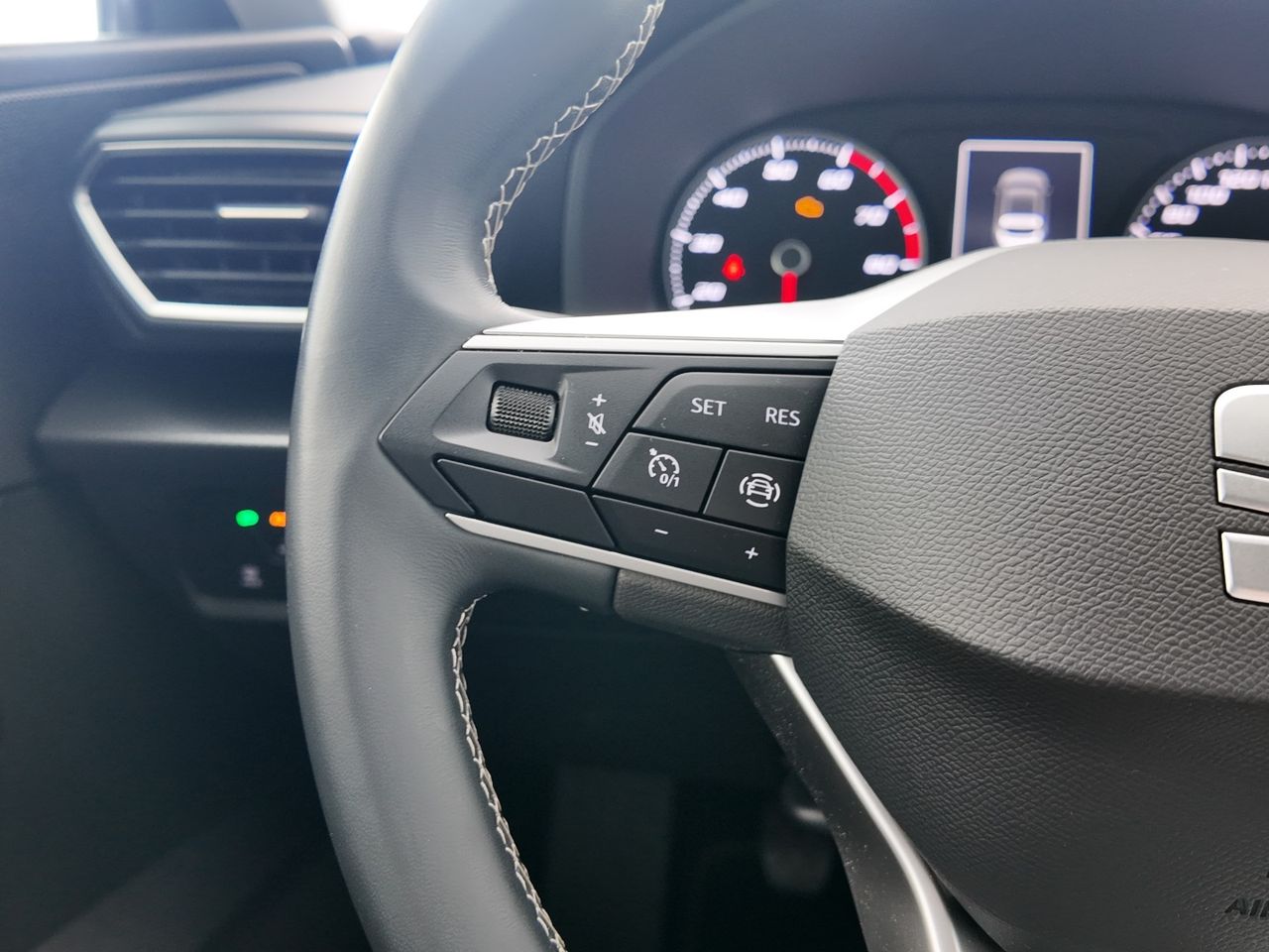 Seat Leon 1.0 TSI S&S STYLE XS 110  - Foto 2