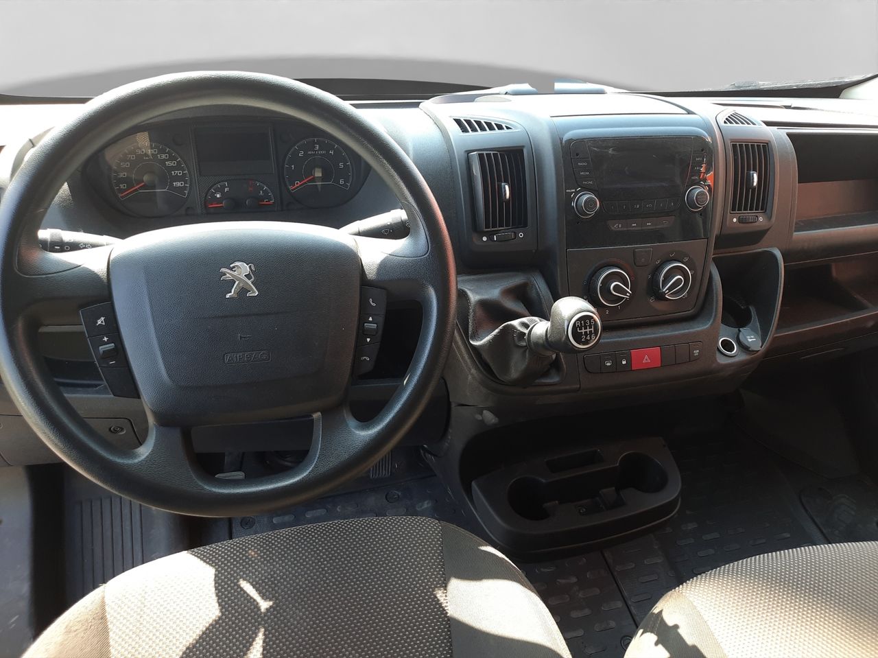 Peugeot Boxer Boxer Furgón 2.2 BlueHDI 3.3 L2H2 S&S 140  - Foto 2