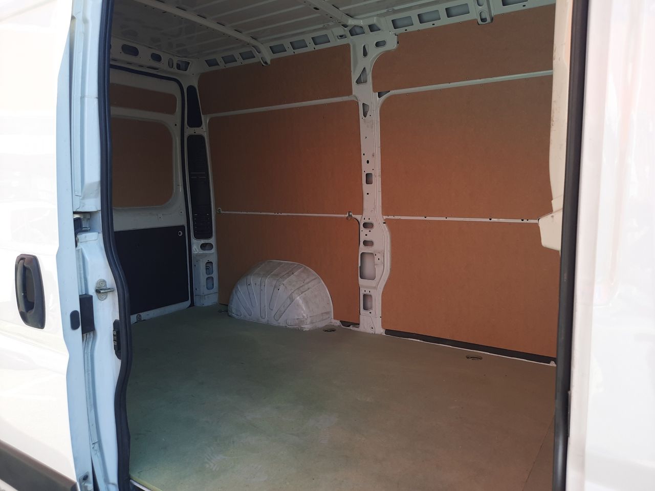 Peugeot Boxer Boxer Furgón 2.2 BlueHDI 3.3 L2H2 S&S 140  - Foto 2
