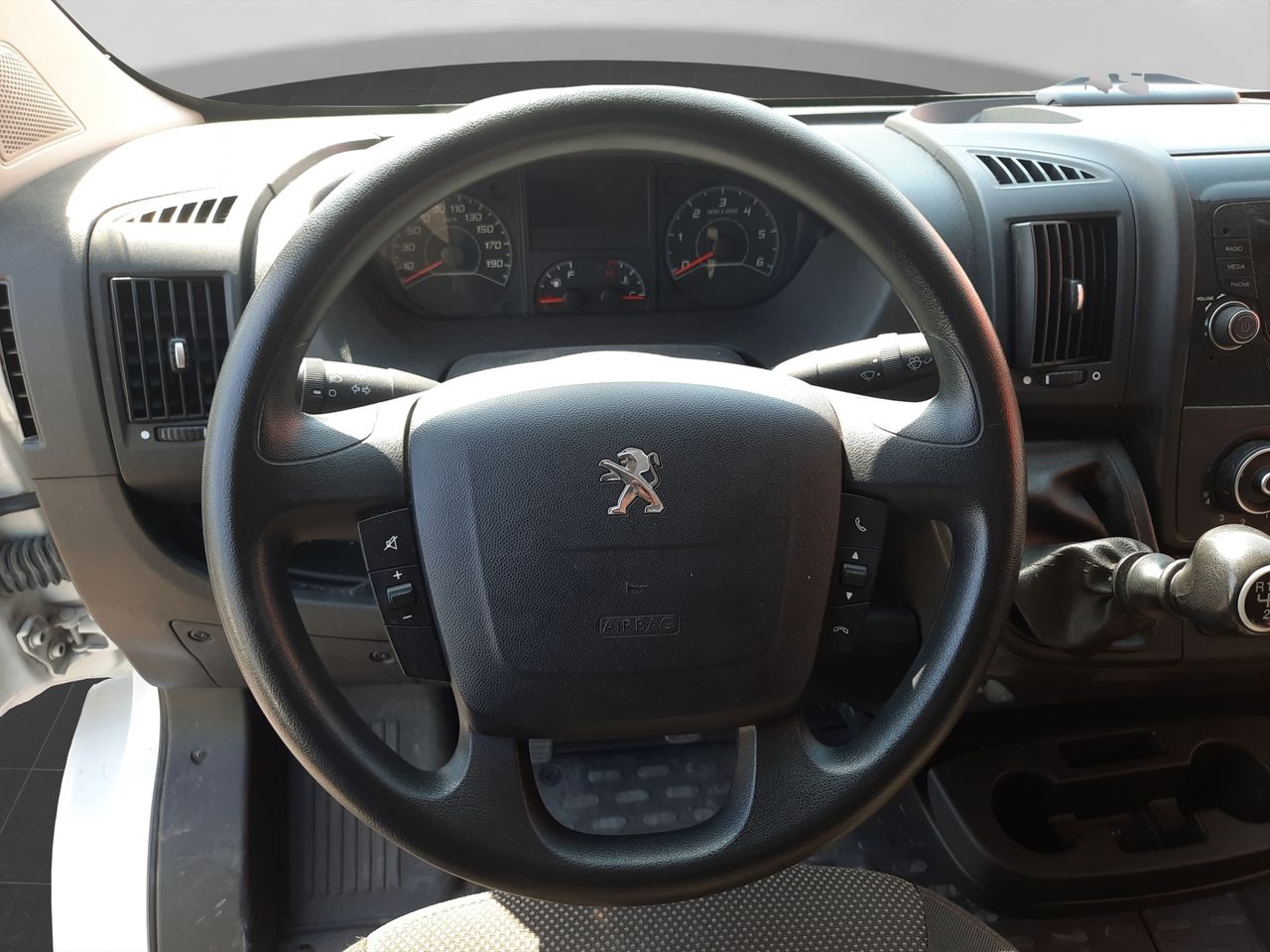 Peugeot Boxer Boxer Furgón 2.2 BlueHDI 3.3 L2H2 S&S 140  - Foto 2