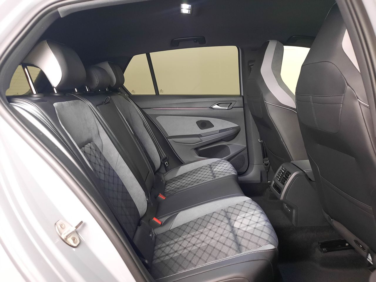 Volkswagen Golf Golf 1.5 eTSI R-Line DSG 110kW  - Foto 2