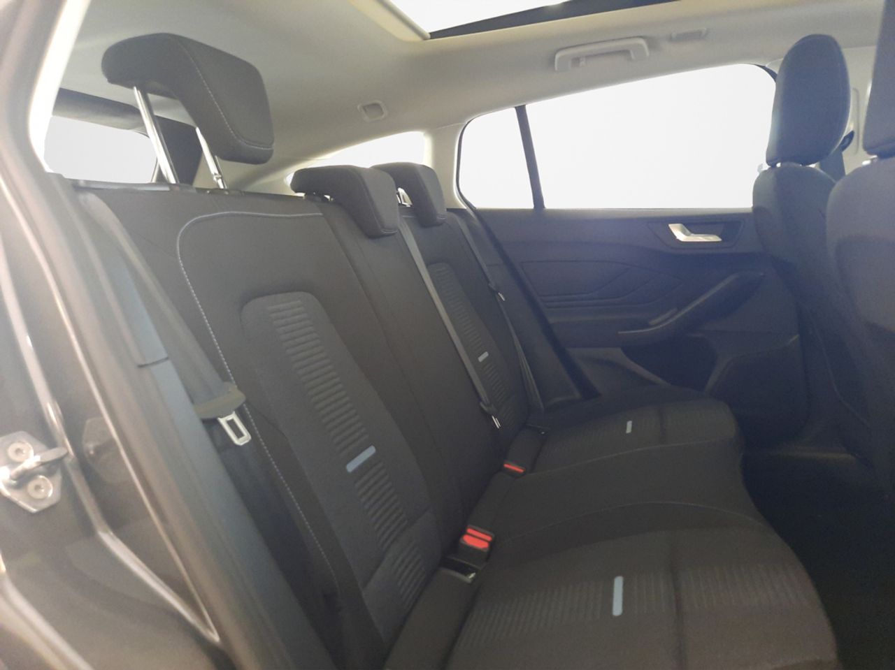 Ford Focus Sportbreak 1.0 Ecoboost MHEV Active 125  - Foto 2