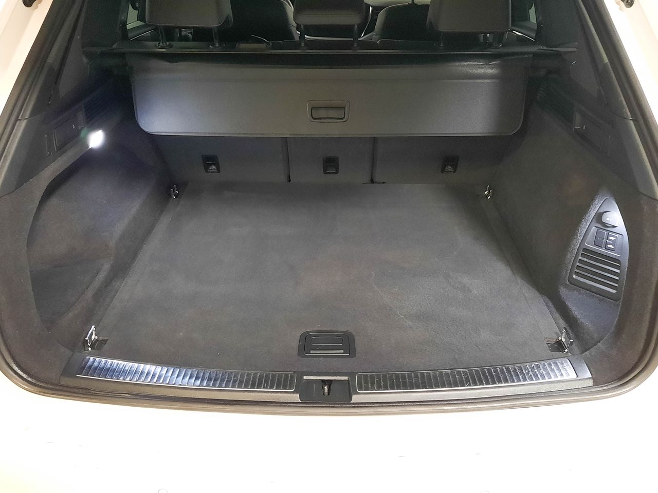 Volkswagen Touareg Touareg 3.0TDI V6 R-Line Tiptronic 4Motion 170kW  - Foto 2
