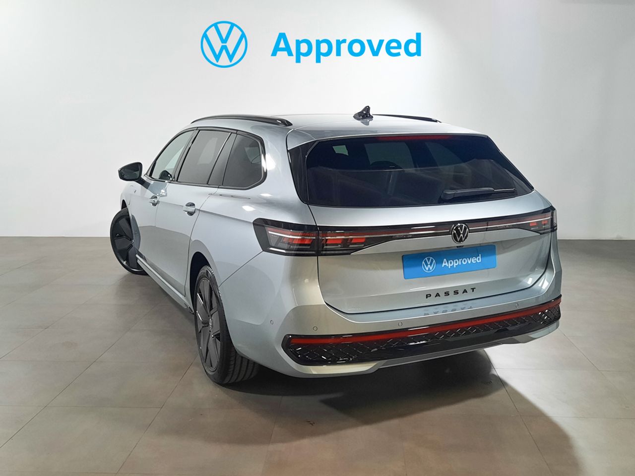 Volkswagen Passat Passat R-Line 1.5 TSI eHybrid 130 kW (177 CV) / 85 kW (115 CV)  Automático DSG 6 vel.  - Foto 2