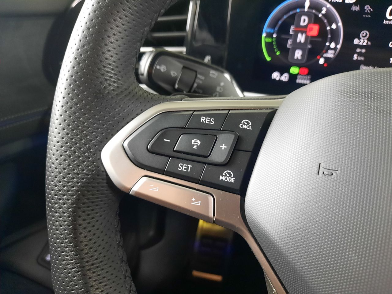 Volkswagen Passat Passat R-Line 1.5 TSI eHybrid 130 kW (177 CV) / 85 kW (115 CV)  Automático DSG 6 vel.  - Foto 2