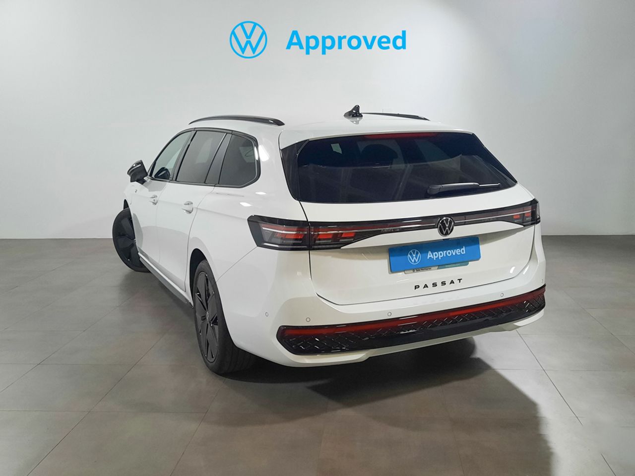 Volkswagen Passat Passat R-Line 1.5 TSI eHybrid 130 kW (177 CV) / 85 kW (115 CV)  Automático DSG 6 vel.  - Foto 2