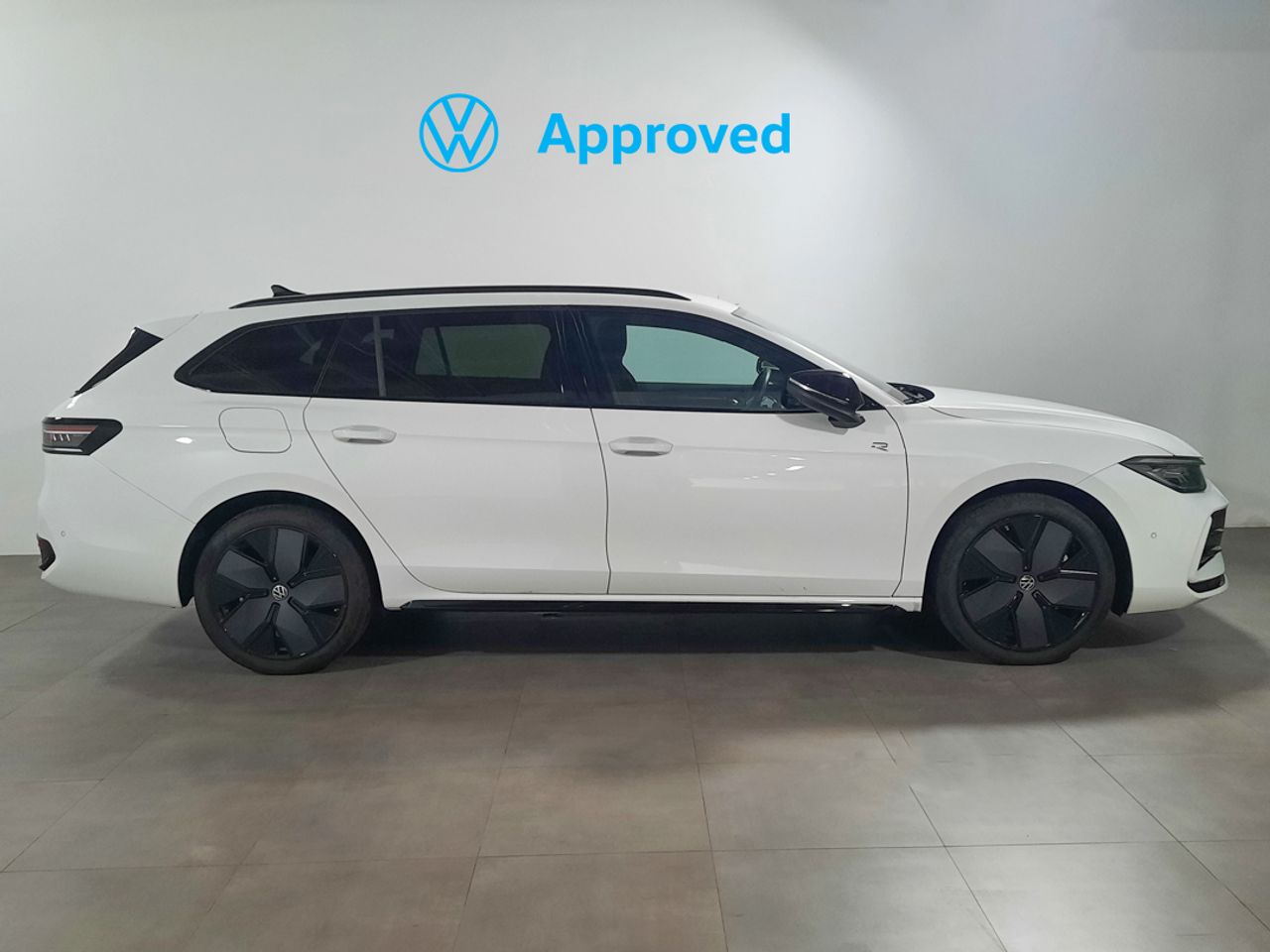 Volkswagen Passat Passat R-Line 1.5 TSI eHybrid 130 kW (177 CV) / 85 kW (115 CV)  Automático DSG 6 vel.  - Foto 2