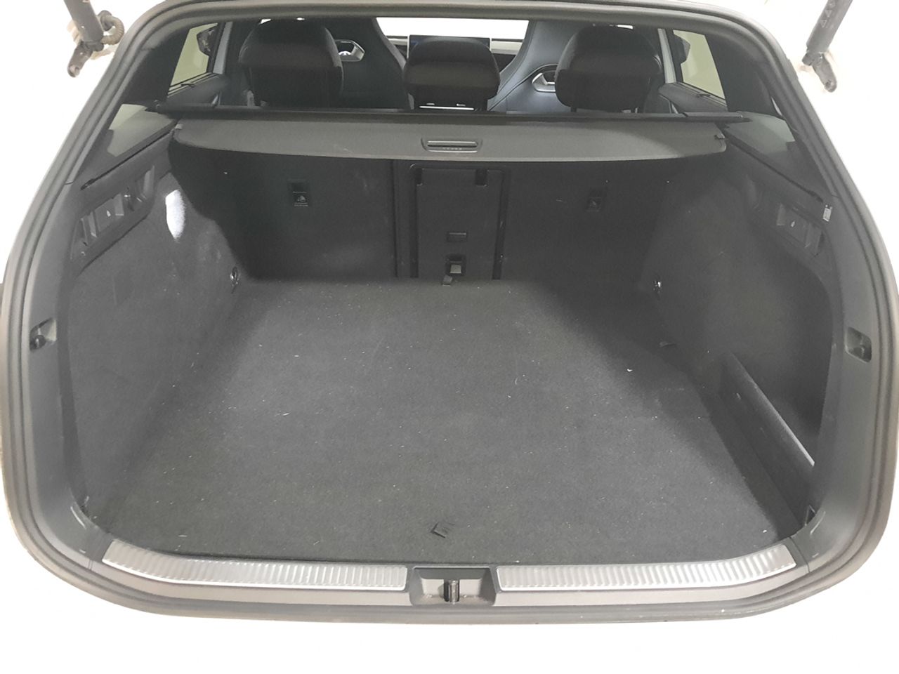 Volkswagen Passat Passat R-Line 1.5 TSI eHybrid 130 kW (177 CV) / 85 kW (115 CV)  Automático DSG 6 vel.  - Foto 2