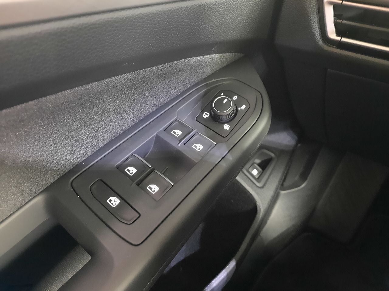 Volkswagen Golf Golf Match 1.5 TSI eHybrid 110 kW (150 CV) / 85 kW (115 CV)  Automático DSG 6 vel.  - Foto 2