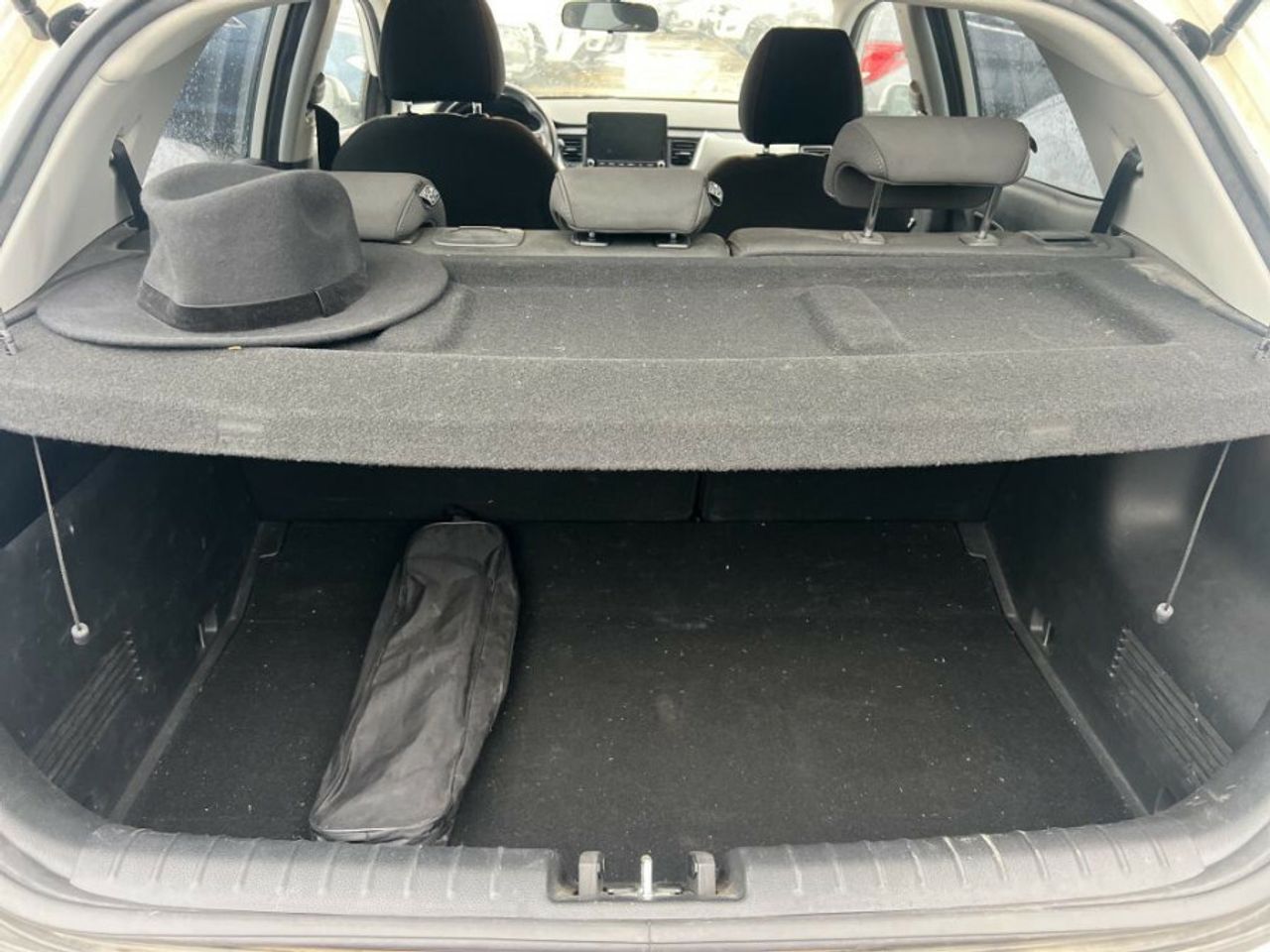 kia stonic 2021 / foto grande (3)