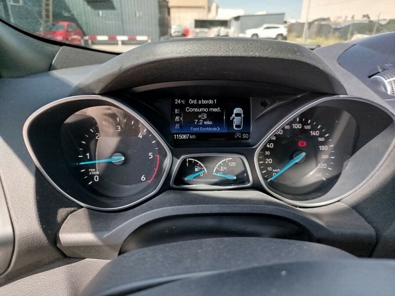 Ford Kuga 2.0 TDCi 110kW 4x2 ASS STLine - foto 33