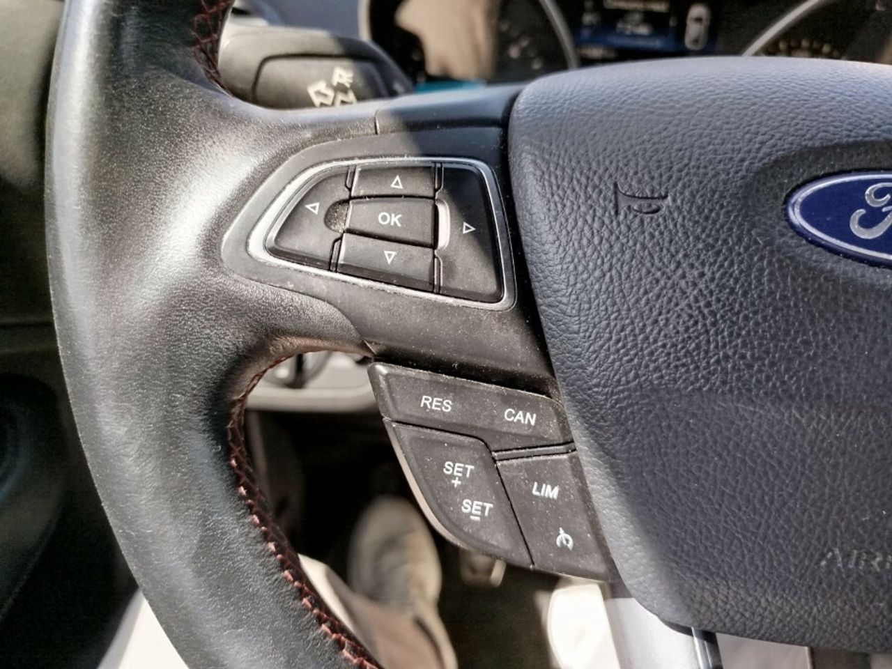 Ford Kuga 2.0 TDCi 110kW 4x2 ASS STLine - foto 32