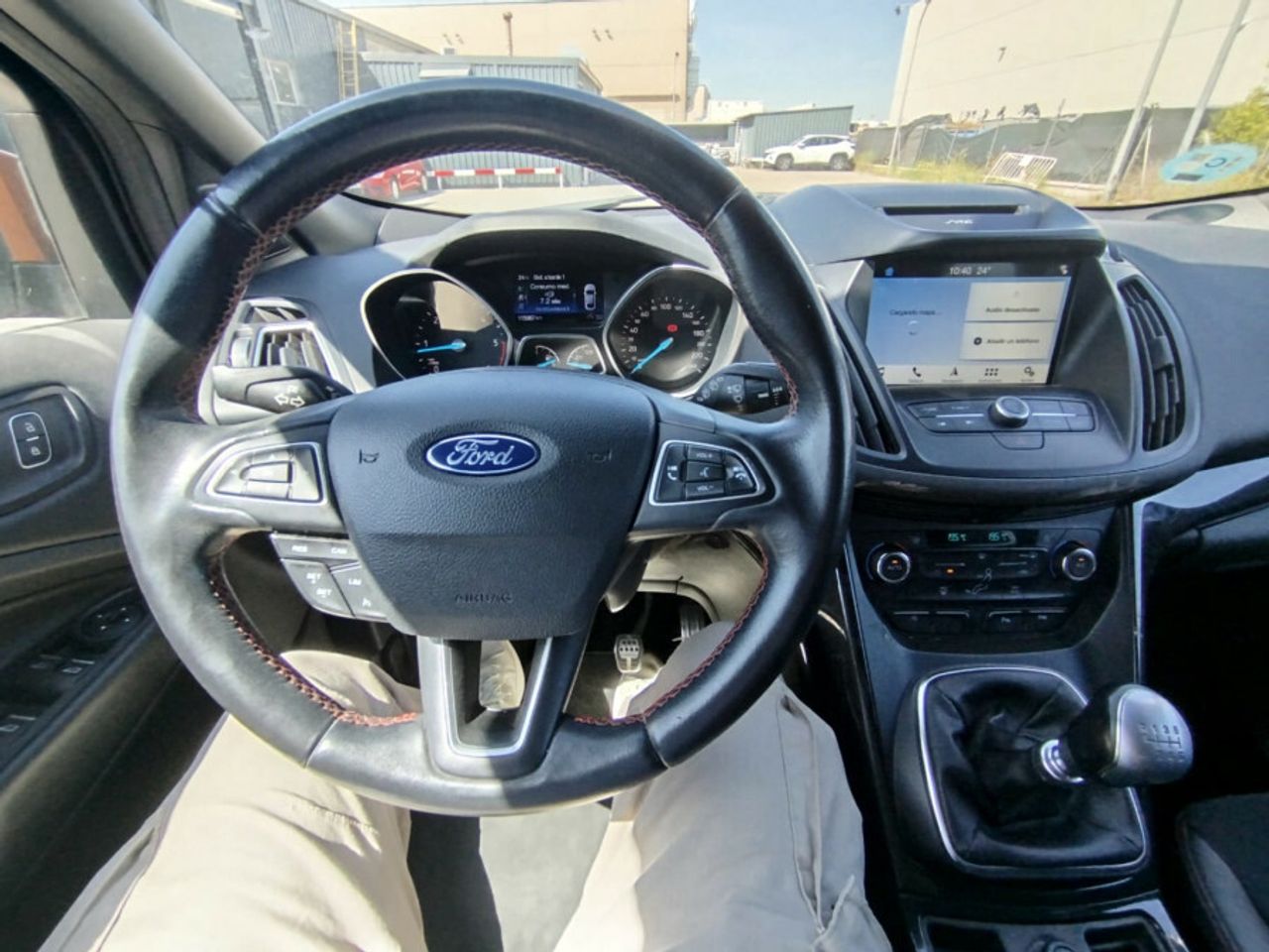 Ford Kuga 2.0 TDCi 110kW 4x2 ASS STLine - foto 31