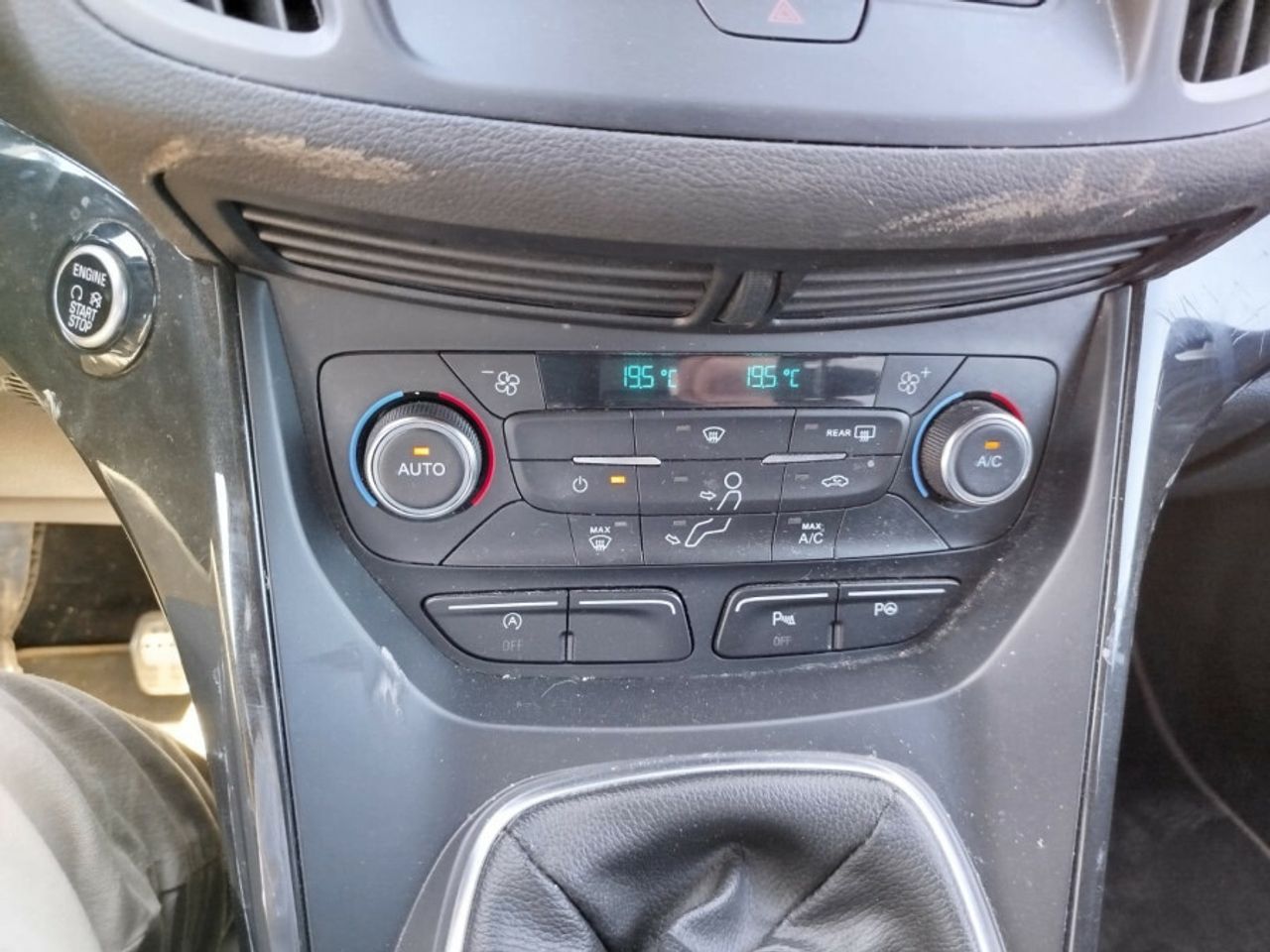 Ford Kuga 2.0 TDCi 110kW 4x2 ASS STLine - foto 19