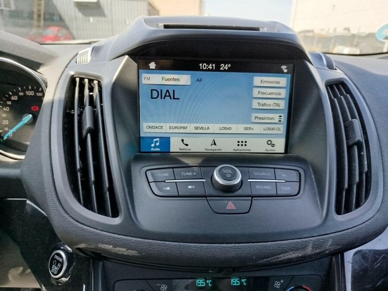 Ford Kuga 2.0 TDCi 110kW 4x2 ASS STLine - foto 27