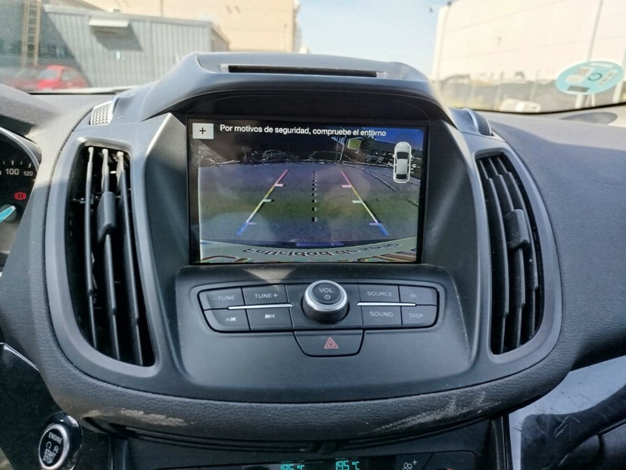 Ford Kuga 2.0 TDCi 110kW 4x2 ASS STLine - foto 23