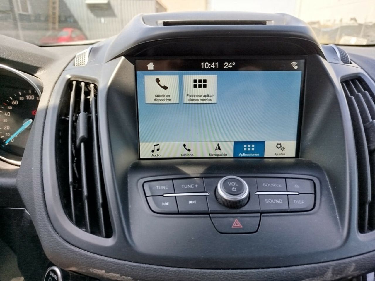 Ford Kuga 2.0 TDCi 110kW 4x2 ASS STLine - foto 24