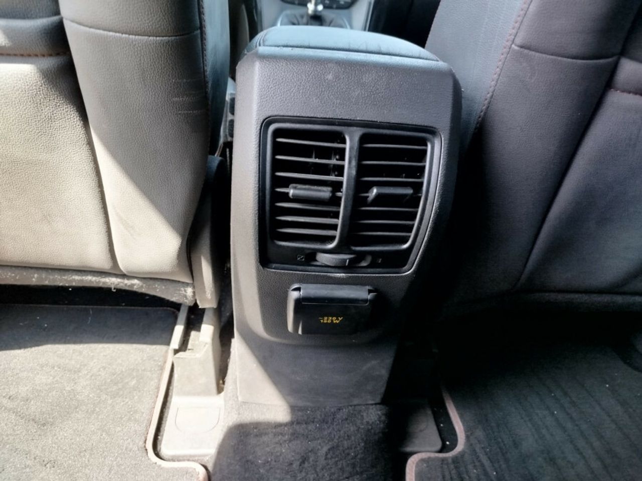 Ford Kuga 2.0 TDCi 110kW 4x2 ASS STLine - foto 12