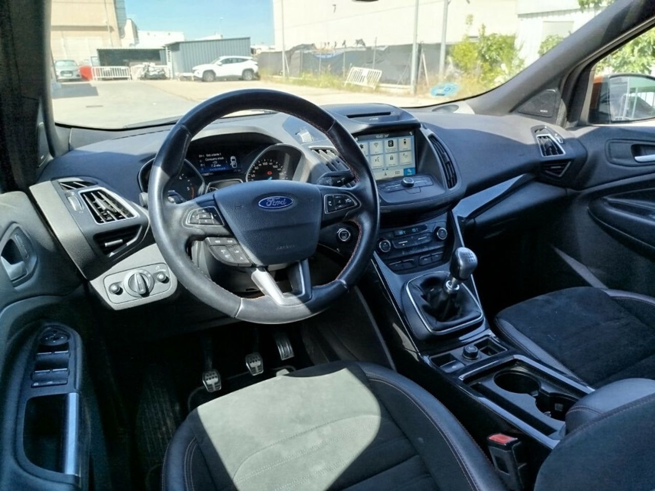 Ford Kuga 2.0 TDCi 110kW 4x2 ASS STLine - foto 13