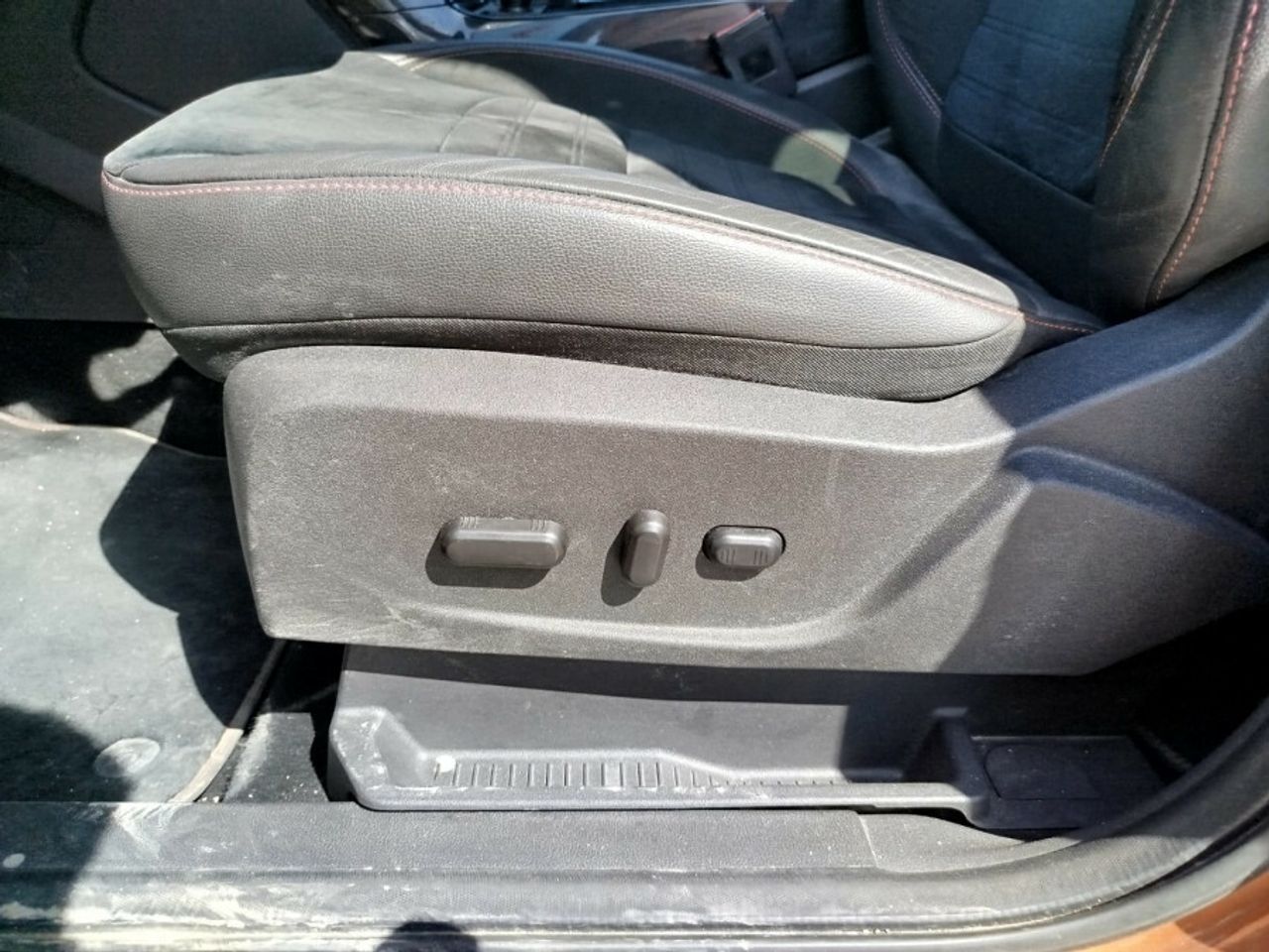 Ford Kuga 2.0 TDCi 110kW 4x2 ASS STLine - foto 14