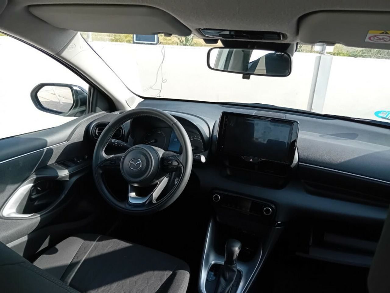 mazda 2 2024 / foto grande (3)