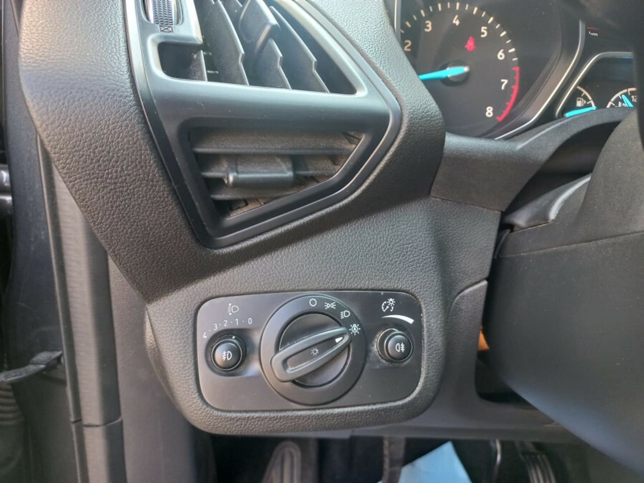 Ford Kuga 1.5 EcoBoost 88kW ASS 4x2 Titanium - foto 19