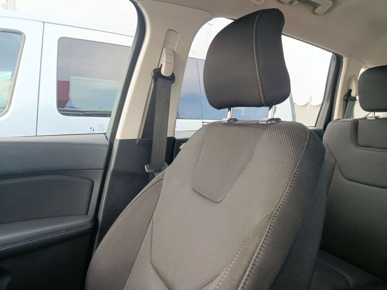 Ford S Max 2.0 TDCi Panther 110kW Titanium AUT - foto 29