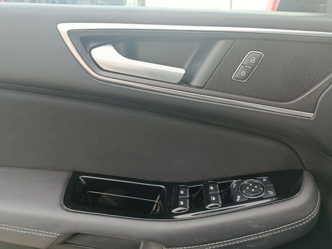 Ford S Max 2.0 TDCi Panther 110kW Titanium AUT - foto 39